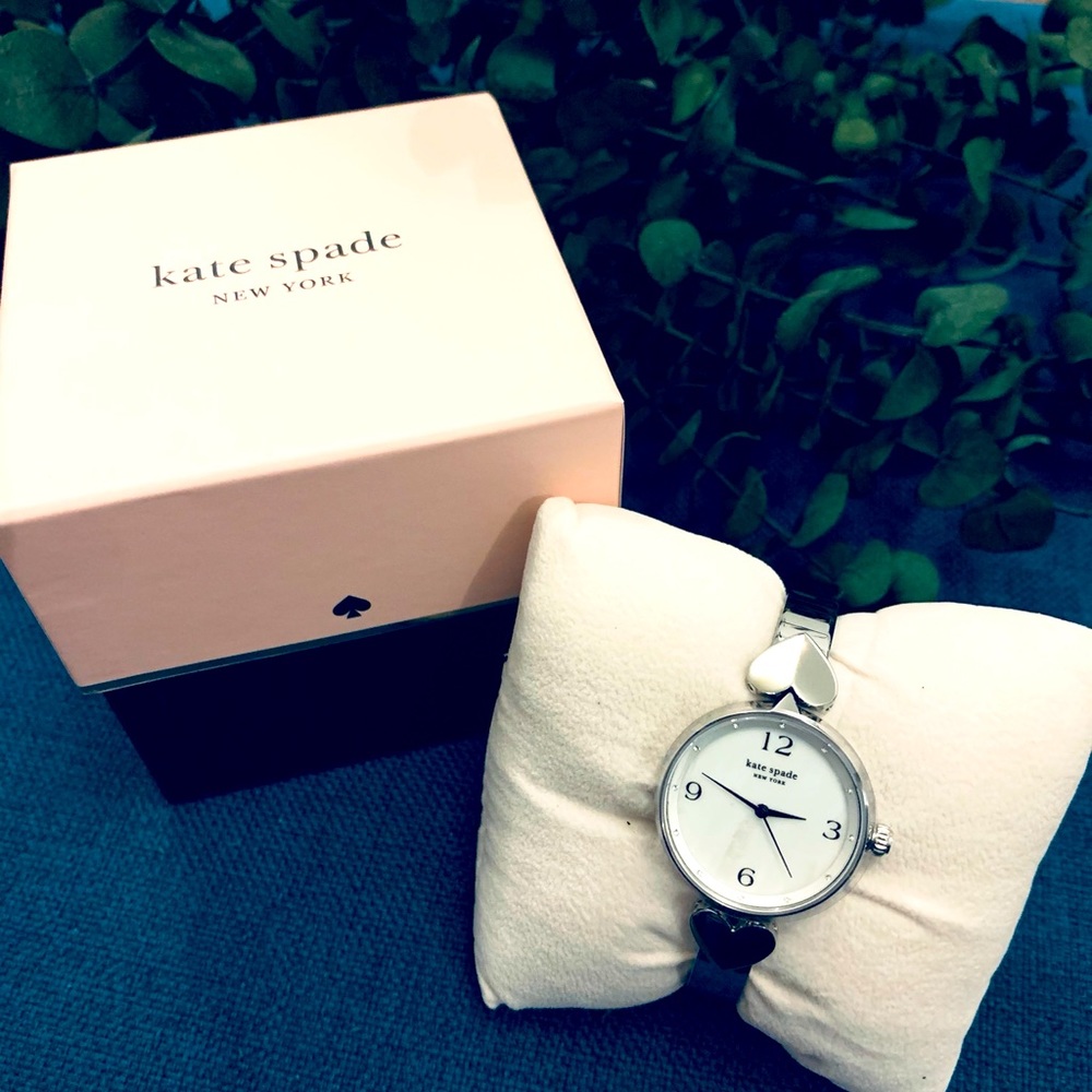 ♠️Hollis three-hand stainless steel bangle watch